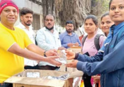 पुलिस भर्ती में आई युवतियाें के लिए अन्नपूर्णा सेवा